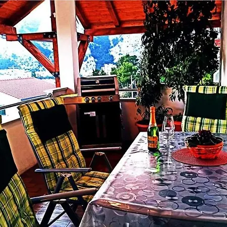 Lägenhet In With House Sea View Omiš