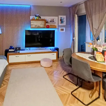 Apartman With Sea View 04 *